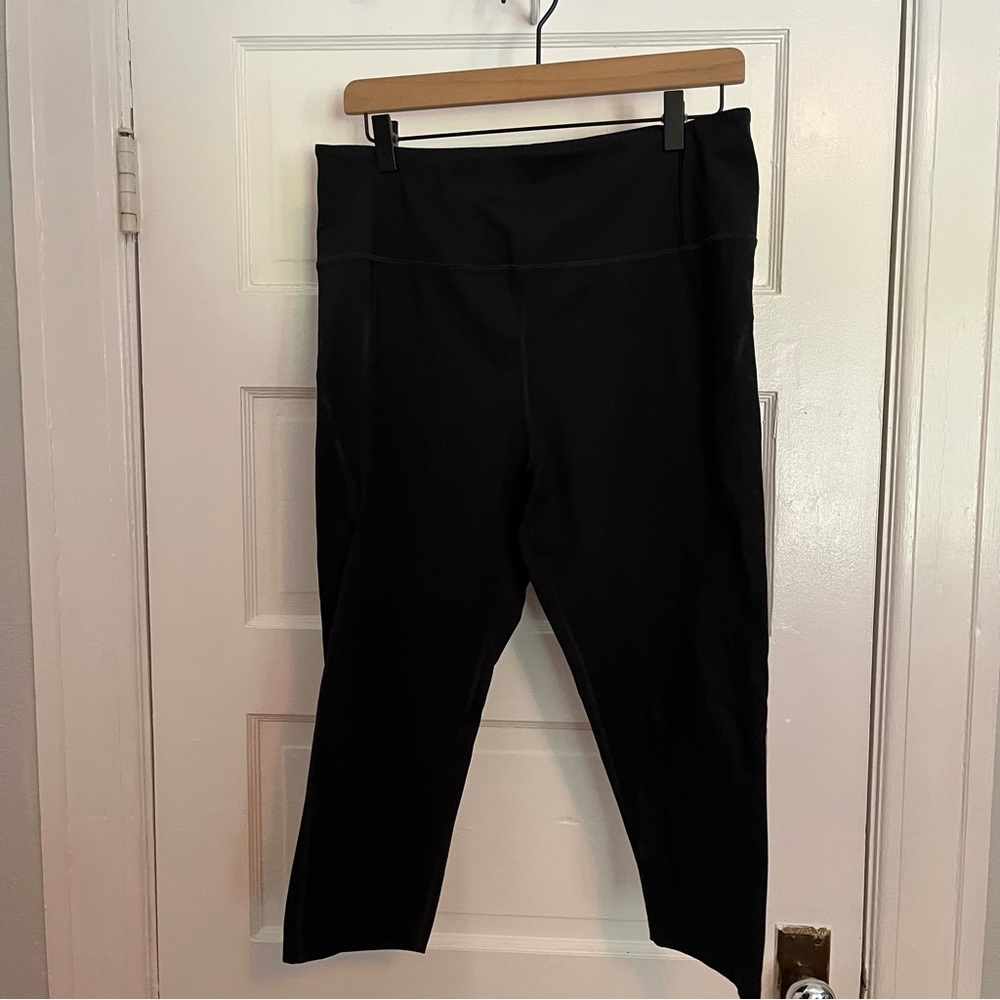 Girlfriend Collective Black Compressive High-Rise Capri